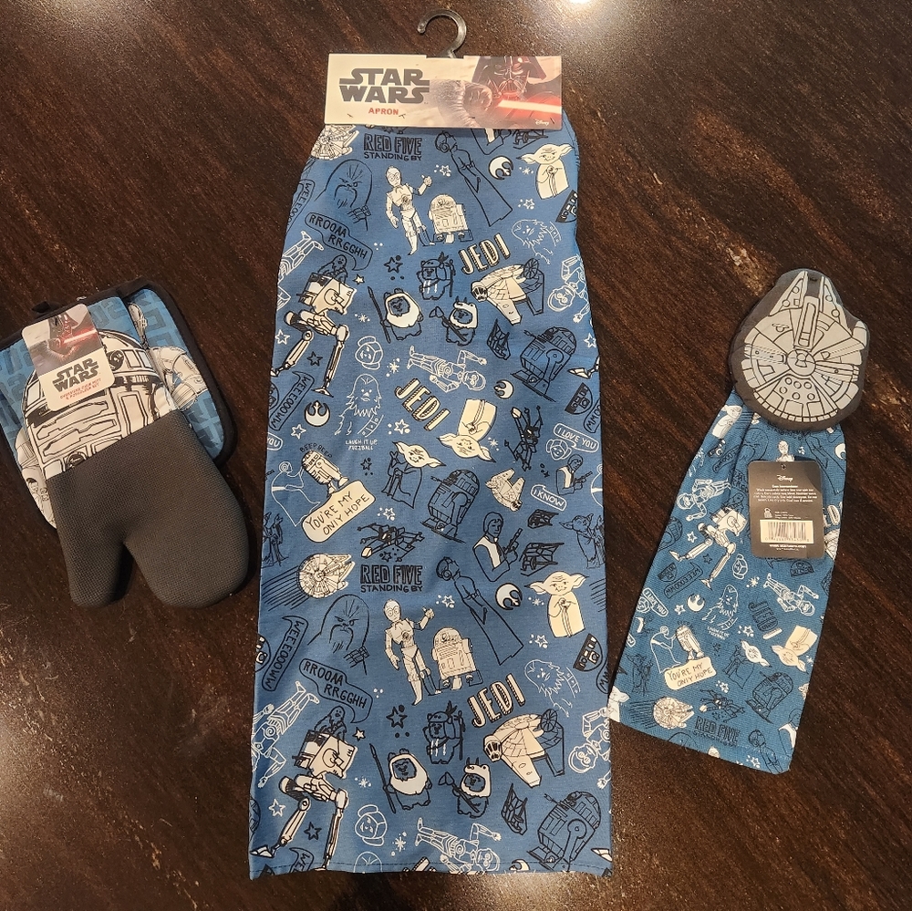 Star Wars Disney Apron, Oven Mitt, and Kitchen Towel Set ♥ - Picture 2 of 6